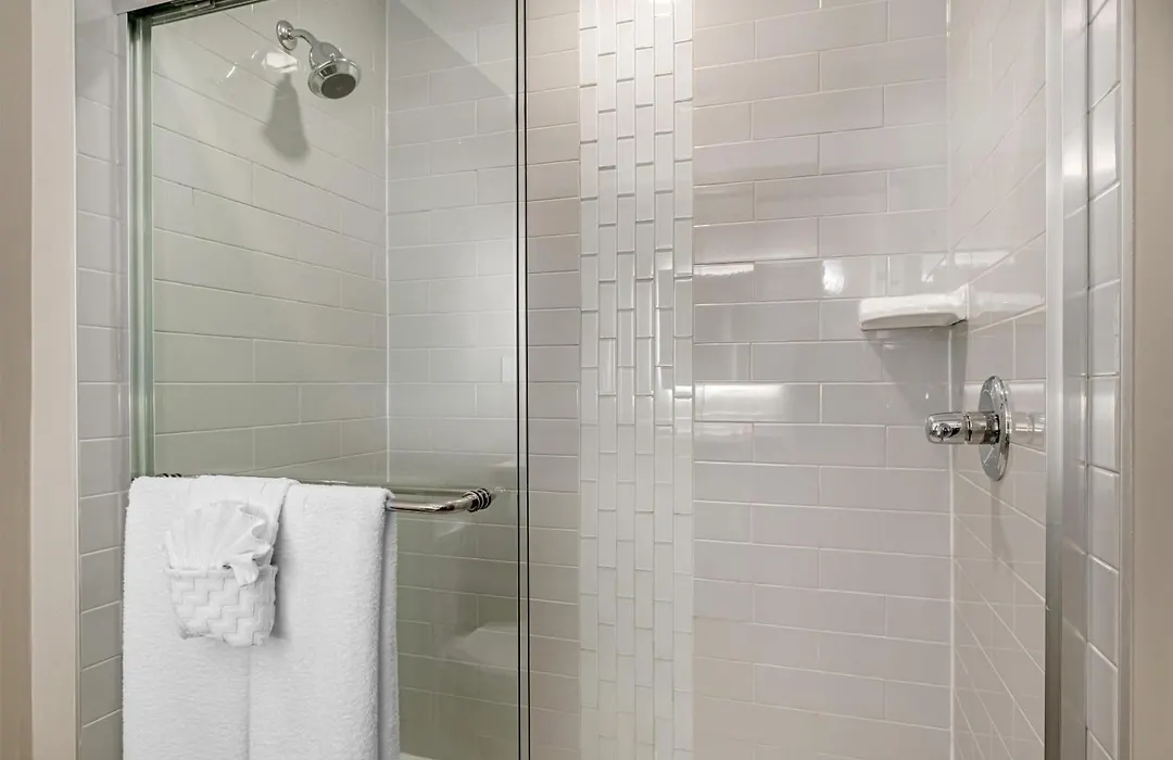 Best Western Plus Dartmouth Hotel&Suites-1